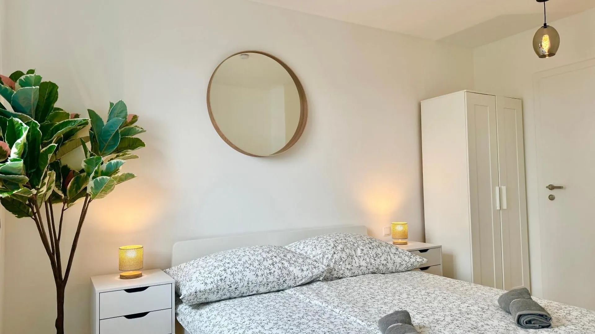 Modern Premium Apartment With Balcony Viena
