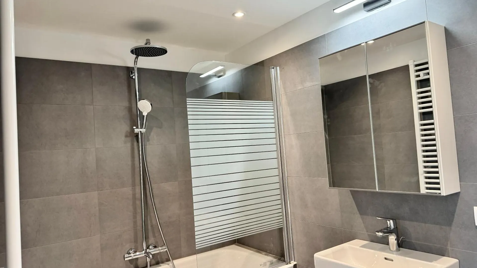 Modern Premium Apartment With Balcony Viena