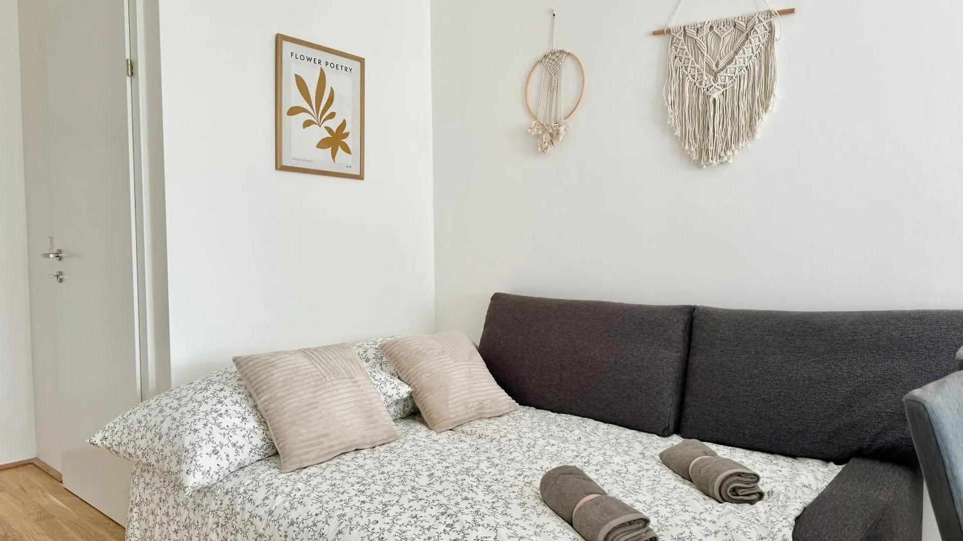 Modern Premium Apartment With Balcony Viena