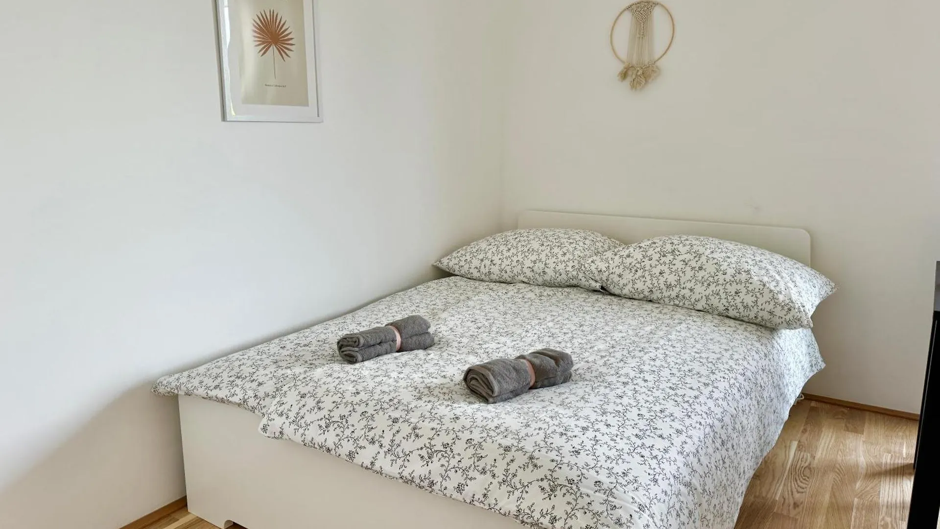 Modern Premium Apartment With Balcony Viena