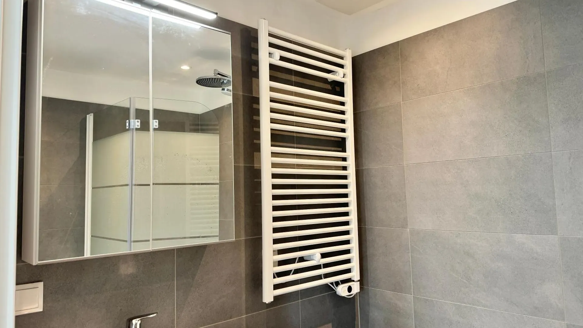 Modern Premium Apartment With Balcony Viena
