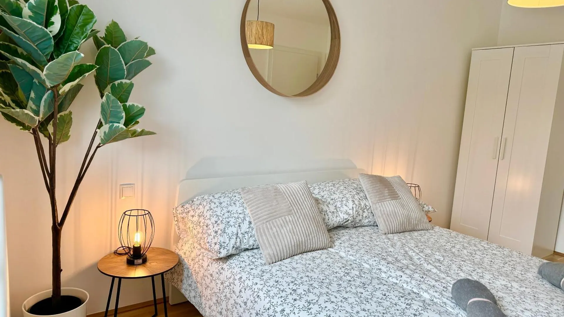Modern Premium Apartment With Balcony Viena