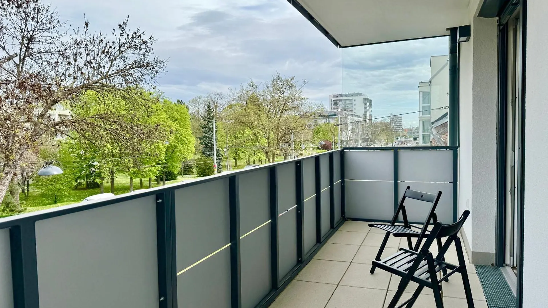 Modern Premium Apartment With Balcony Viena